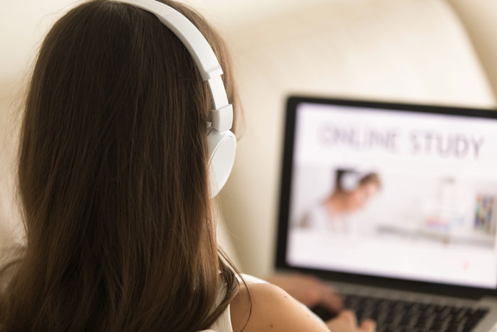 Conceber e executar layouts para aplicações multimédia interativas (Canva)